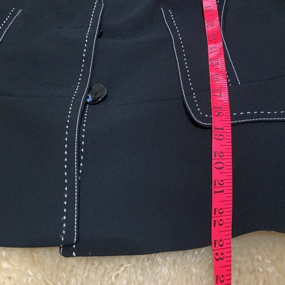 Black jacket with white contrast stitching size P12 - Picture 11 of 13